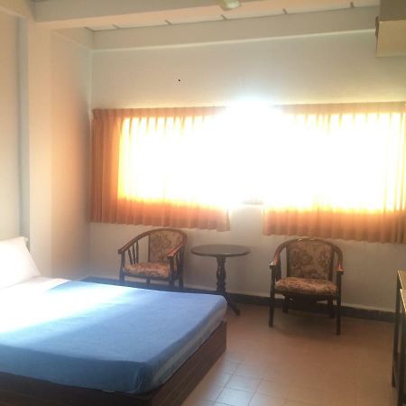 Thairungruang Hotel Сураттхани Экстерьер фото