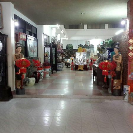 Thairungruang Hotel Сураттхани Экстерьер фото