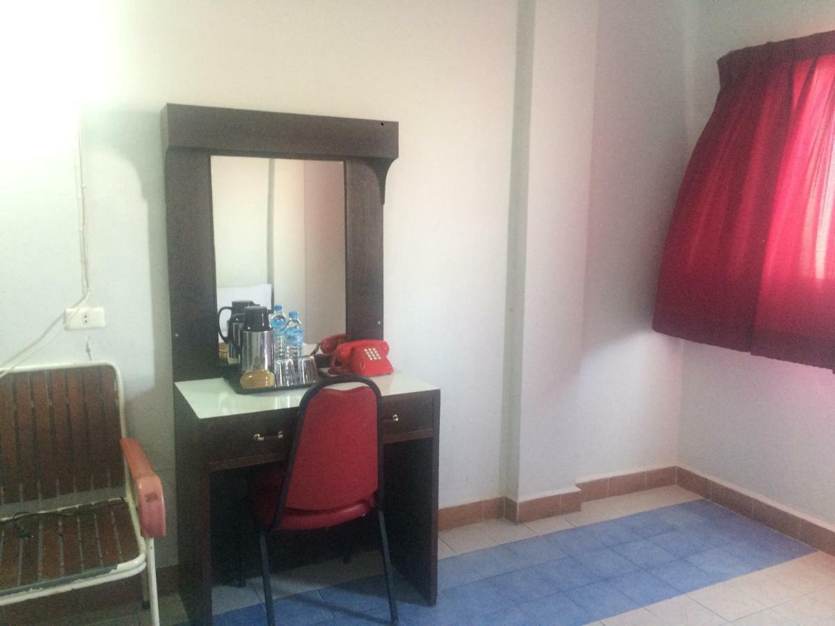 Thairungruang Hotel Сураттхани Экстерьер фото