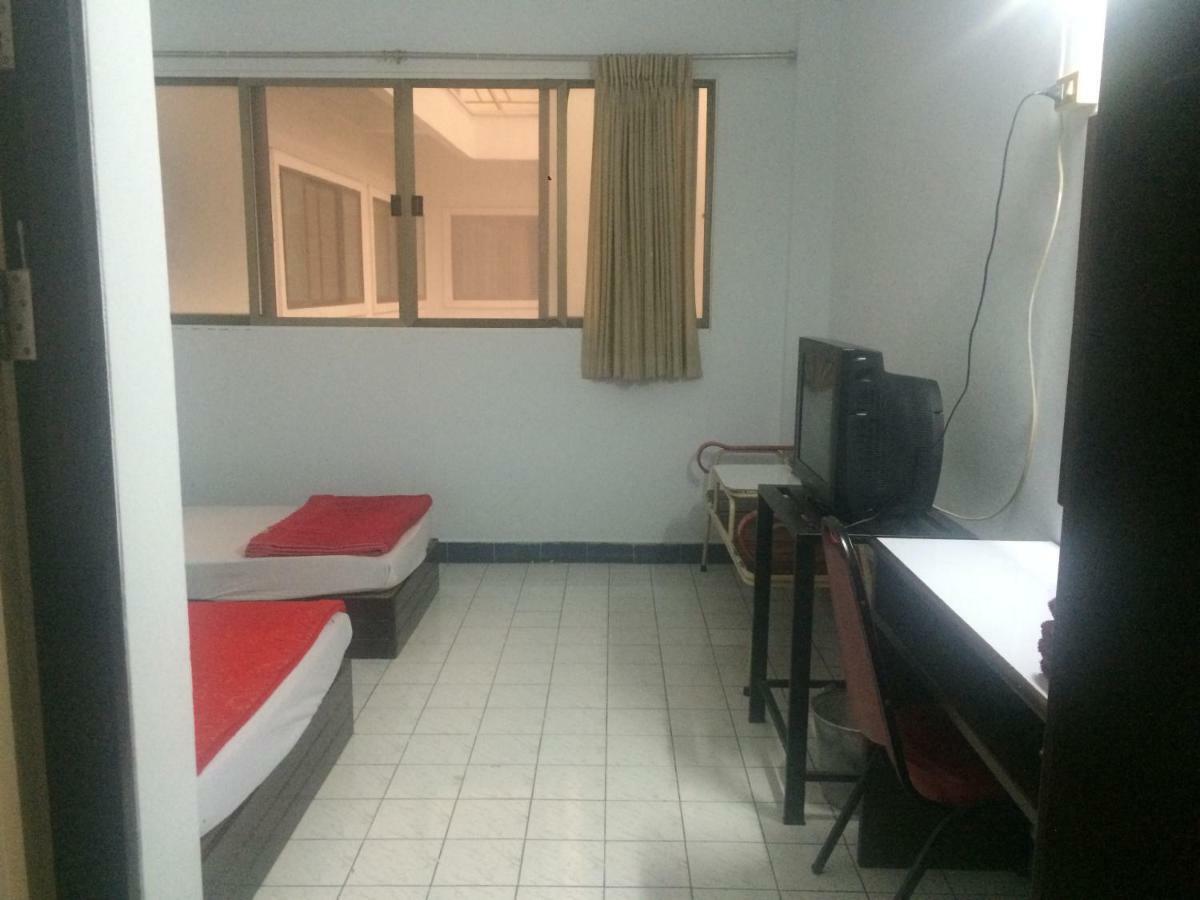 Thairungruang Hotel Сураттхани Экстерьер фото