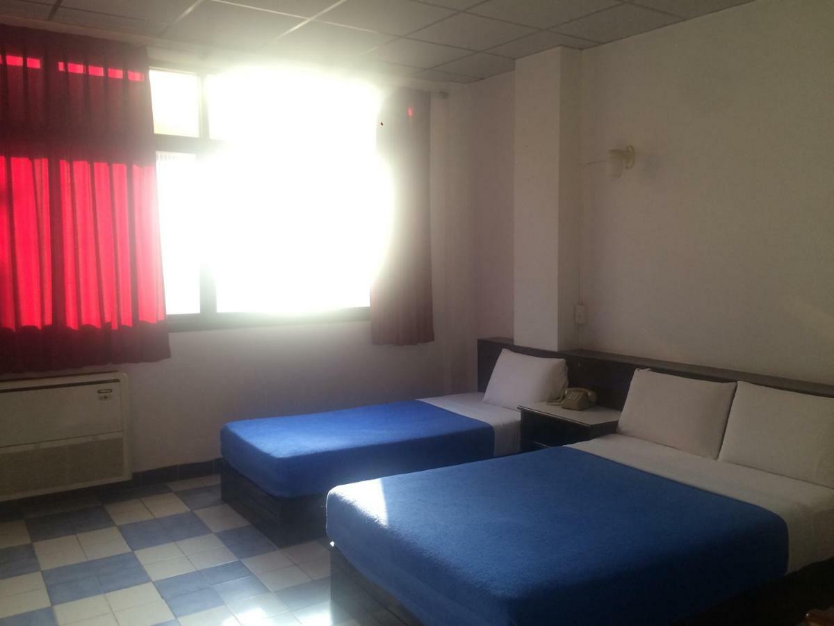 Thairungruang Hotel Сураттхани Экстерьер фото