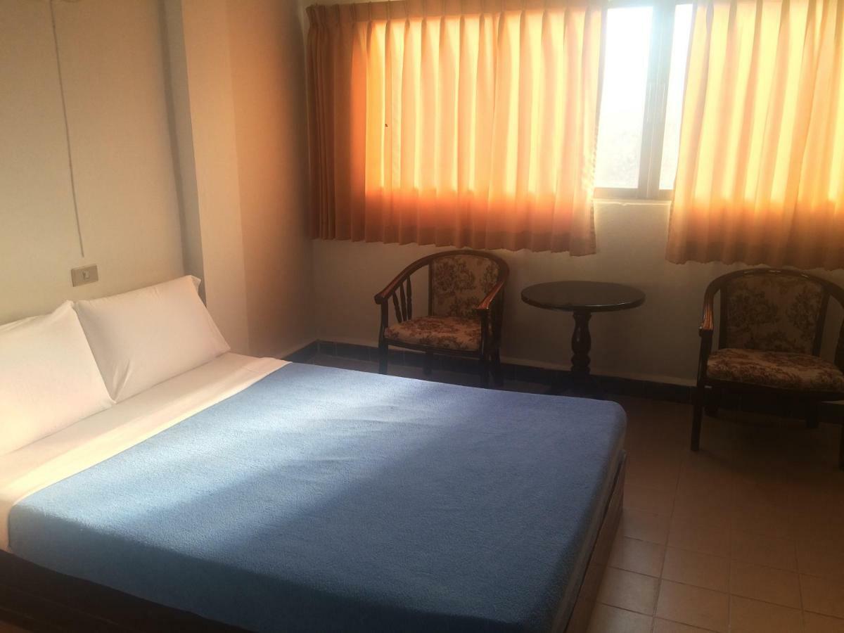 Thairungruang Hotel Сураттхани Экстерьер фото
