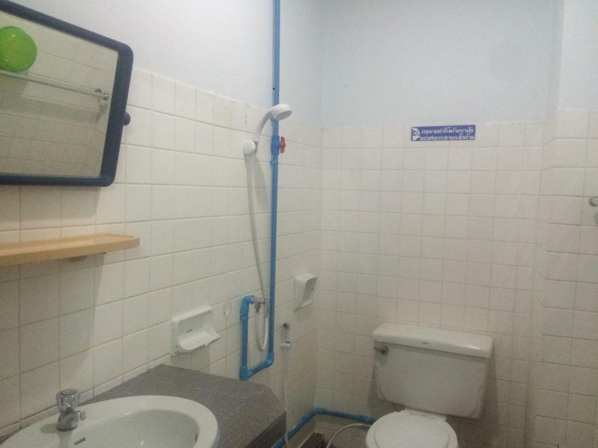 Thairungruang Hotel Сураттхани Экстерьер фото