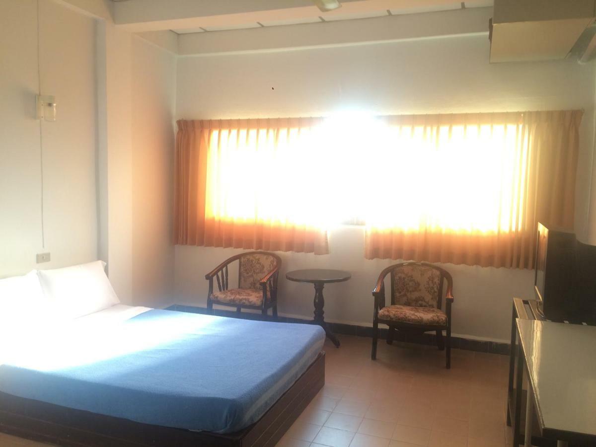 Thairungruang Hotel Сураттхани Экстерьер фото