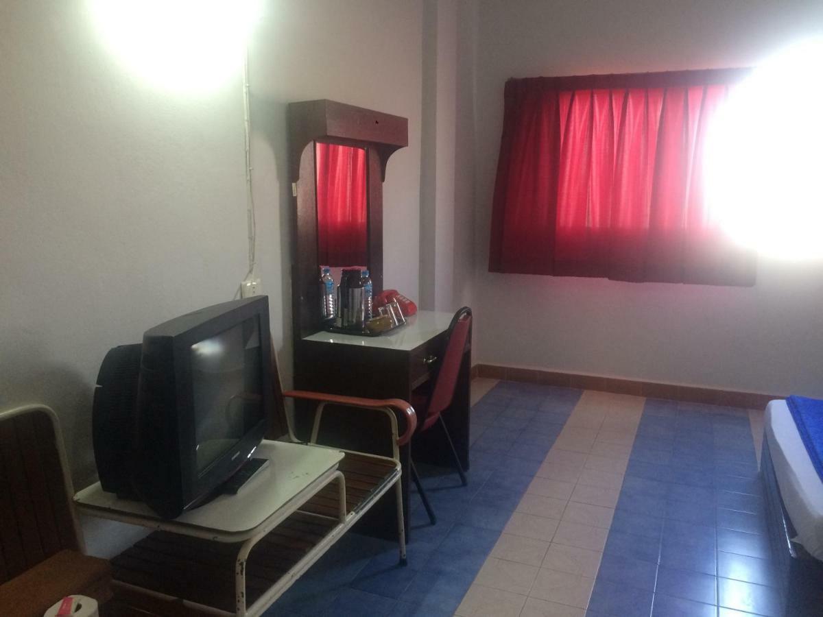 Thairungruang Hotel Сураттхани Экстерьер фото
