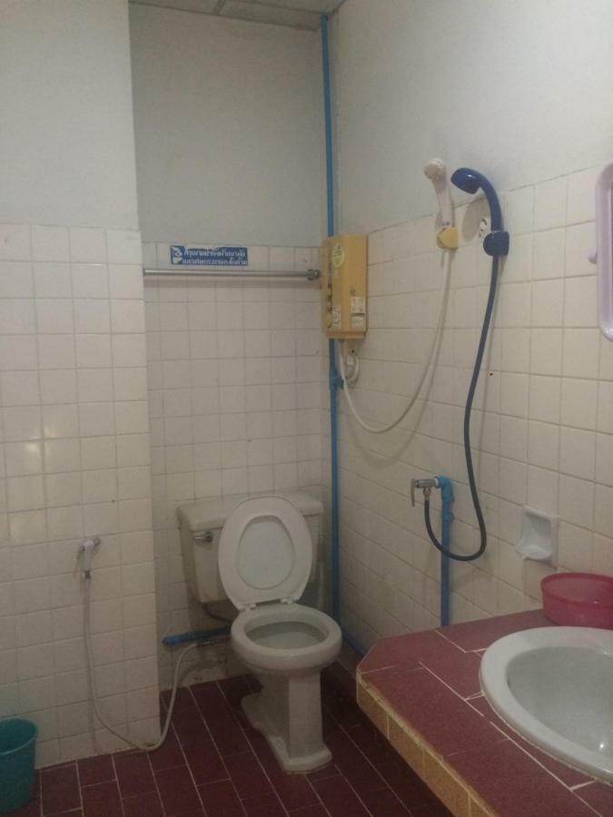 Thairungruang Hotel Сураттхани Экстерьер фото
