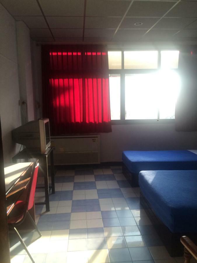 Thairungruang Hotel Сураттхани Экстерьер фото