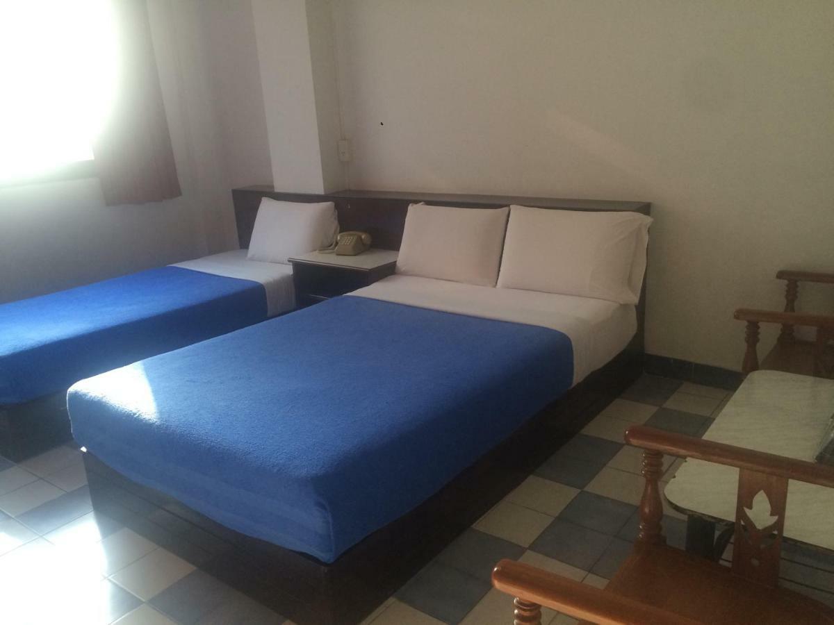 Thairungruang Hotel Сураттхани Экстерьер фото