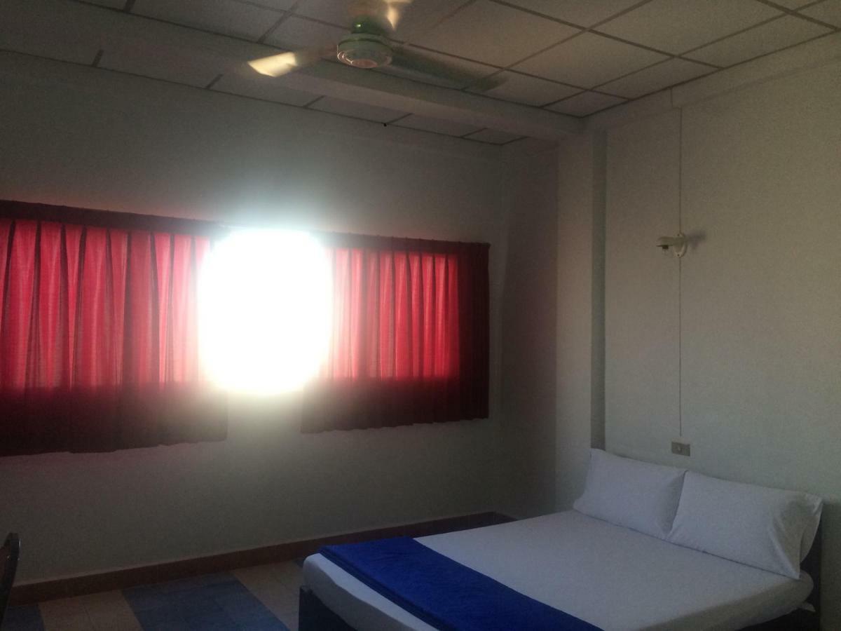 Thairungruang Hotel Сураттхани Экстерьер фото
