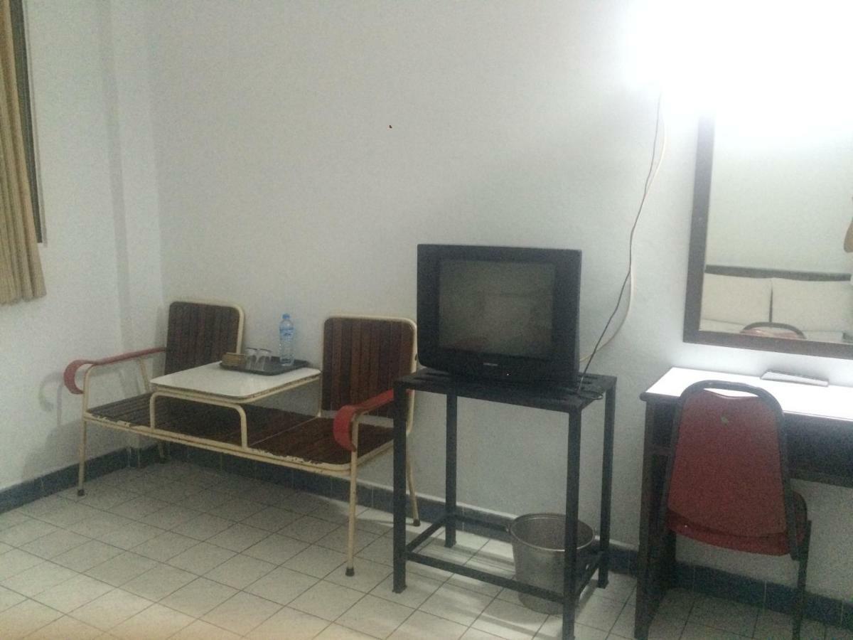 Thairungruang Hotel Сураттхани Экстерьер фото