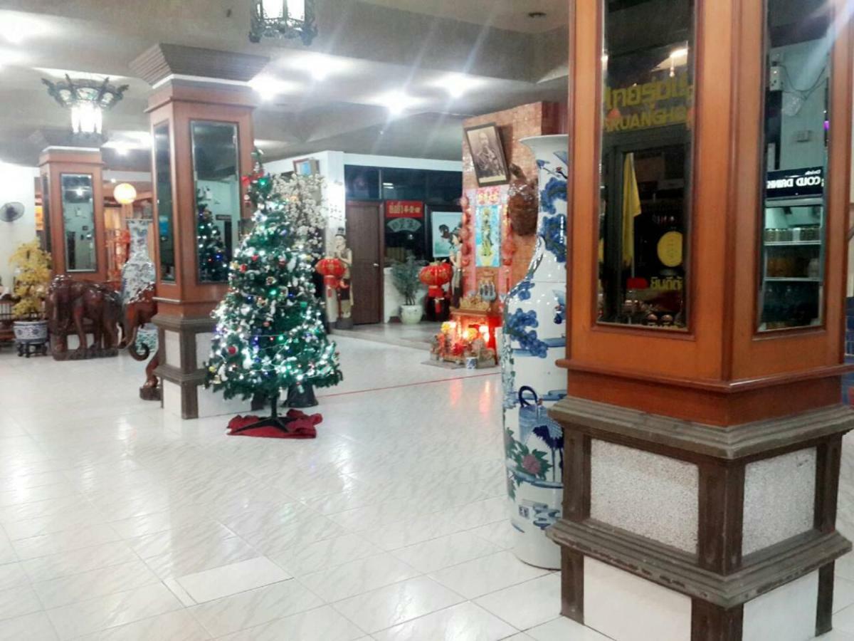 Thairungruang Hotel Сураттхани Экстерьер фото