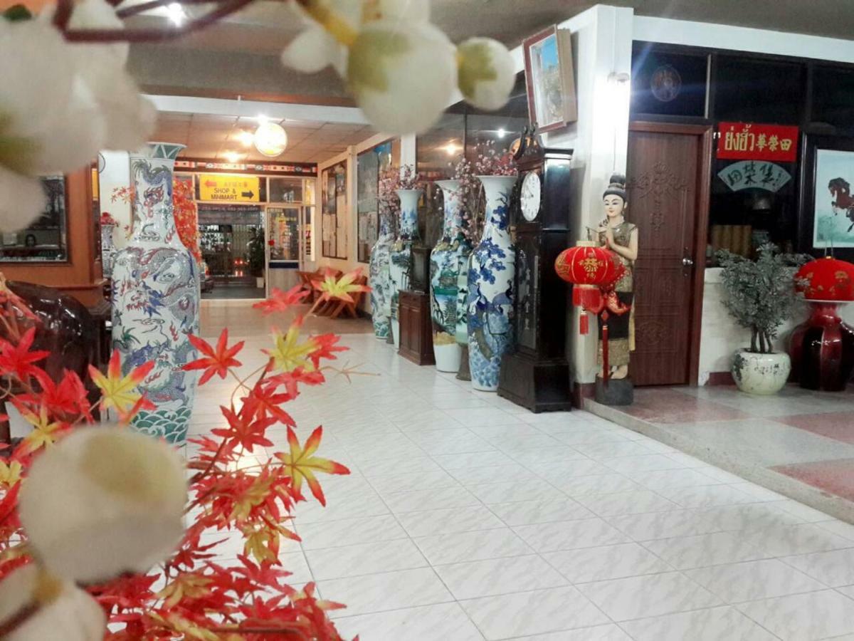Thairungruang Hotel Сураттхани Экстерьер фото